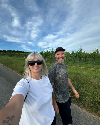 Život na farme posledné týždne 🌱 Momentálne je to len o sadení nových priesad - vysádzanie - zbieranie aj po tme a...